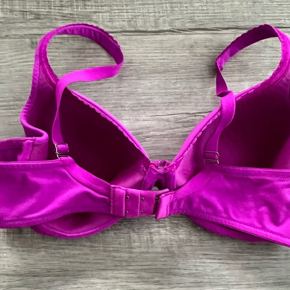 Victoria’s Secret Body By Victoria Lined Perfect Coverage Bra Size 38C - Picture 3 of 4